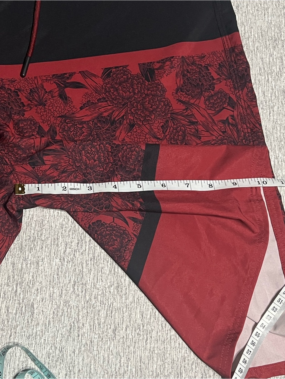 Oakley Men’s Black & Red Floral Swim Board Shorts - Picture 9 of 13